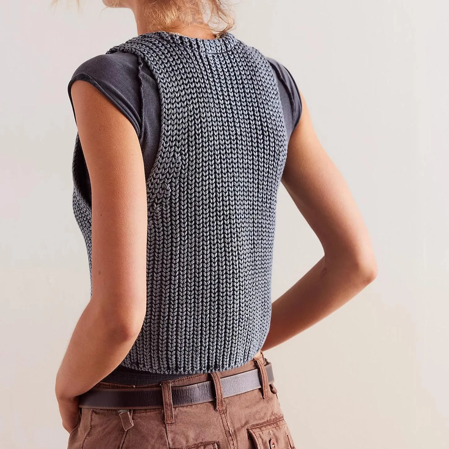Women Button Up Ribbed Knit Crop Sweater Vest Sleeveless Solid Slim Fit Deep V Neck Cropped Vest Cardigan